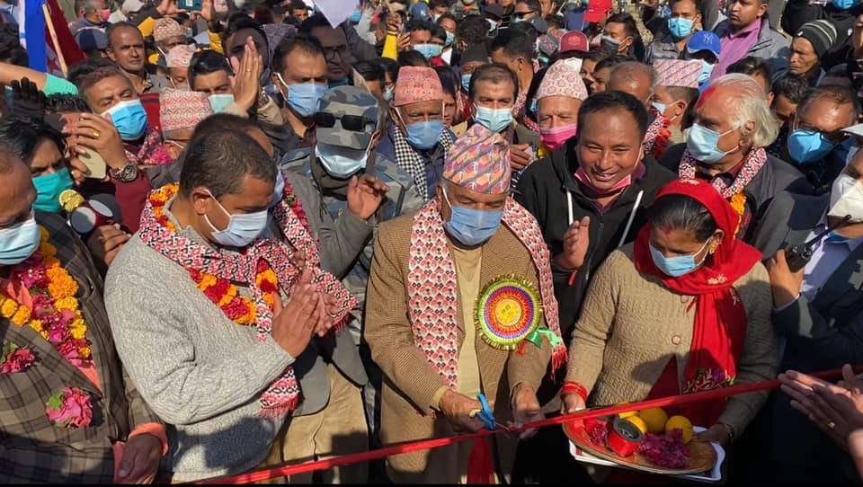 ब्यास नगरपालिका तनहुँस्थित बुल्दीखोलाको पुल बिहीबार उद्घाटन गर्दै नेपाली कांंग्रेसका वरिष्ठ नेता रामचन्द्र पौडेल